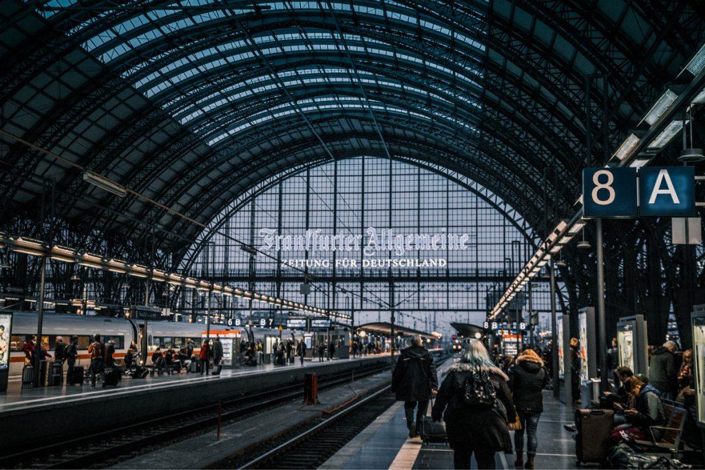 Kurze Geschäftsreisen mit der Bahn – organisiert mit Lanes & Planes.